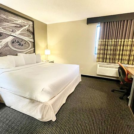 Super 8 By Wyndham St Charles Hotell Saint Charles Exteriör bild