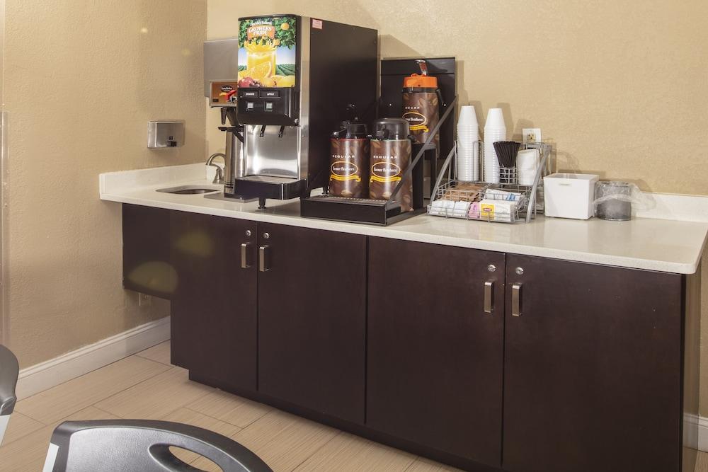 Super 8 By Wyndham St Charles Hotell Saint Charles Exteriör bild