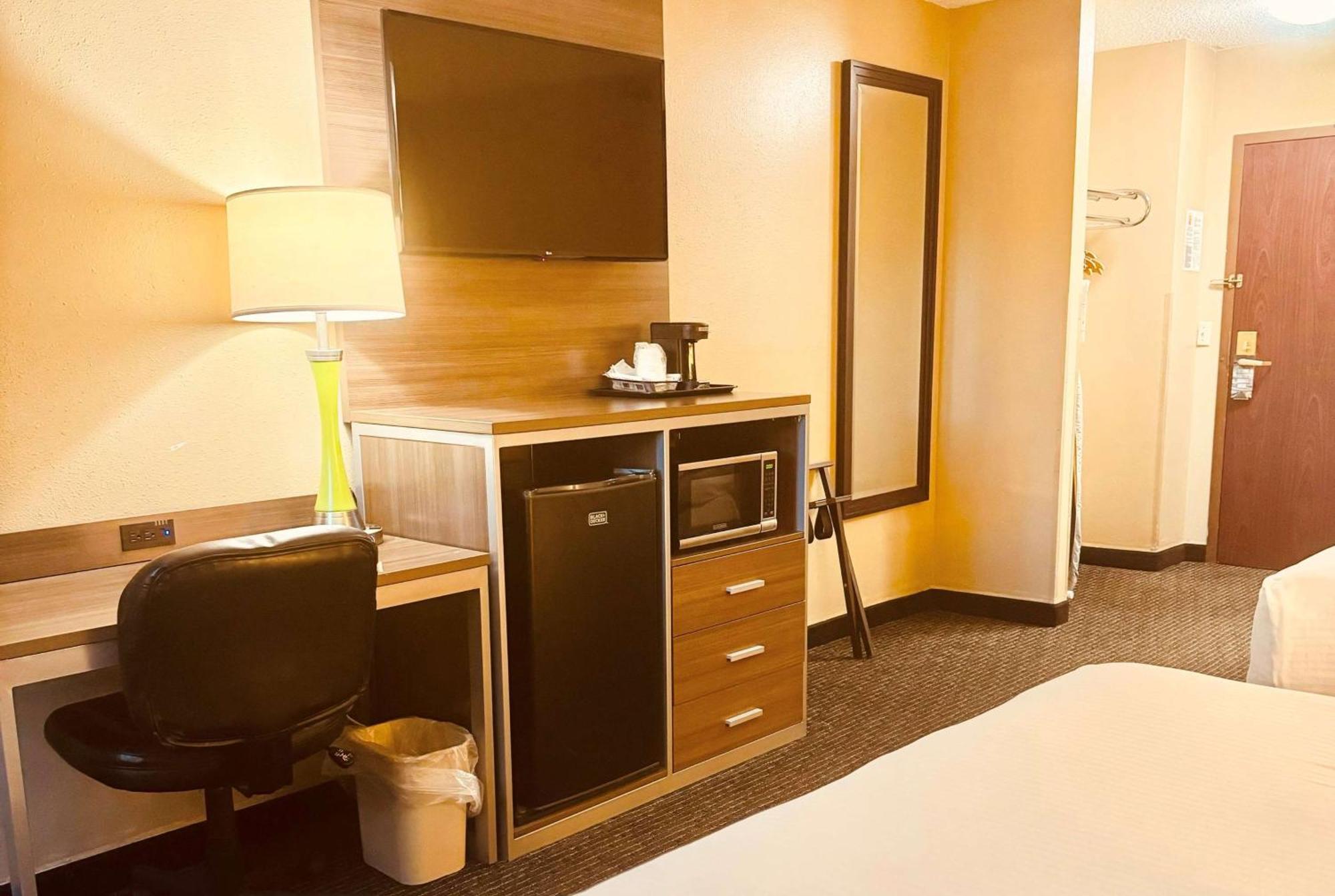Super 8 By Wyndham St Charles Hotell Saint Charles Exteriör bild