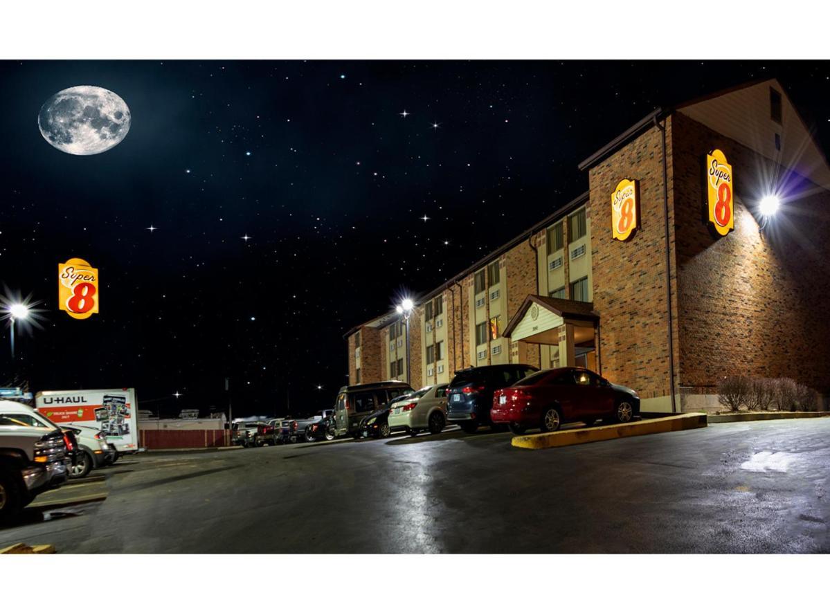 Super 8 By Wyndham St Charles Hotell Saint Charles Exteriör bild